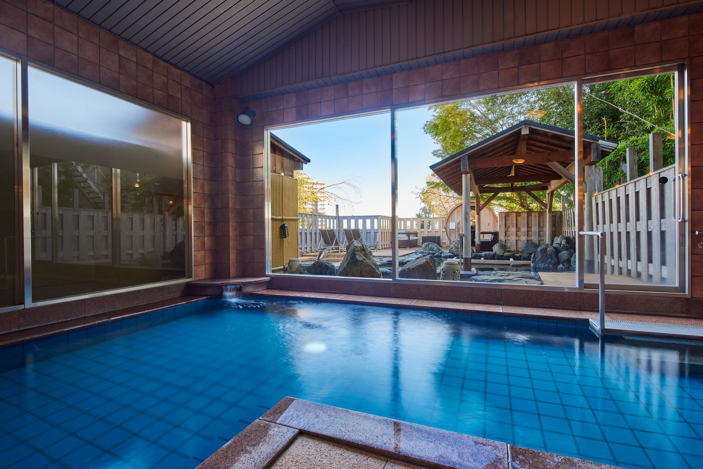 女子大浴場「湯立」